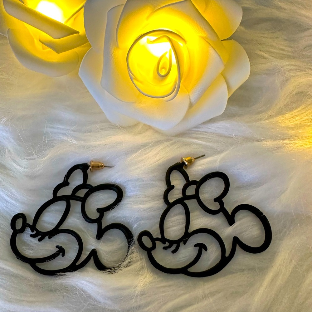 Minnie Mouse Hoop earrings 🎀